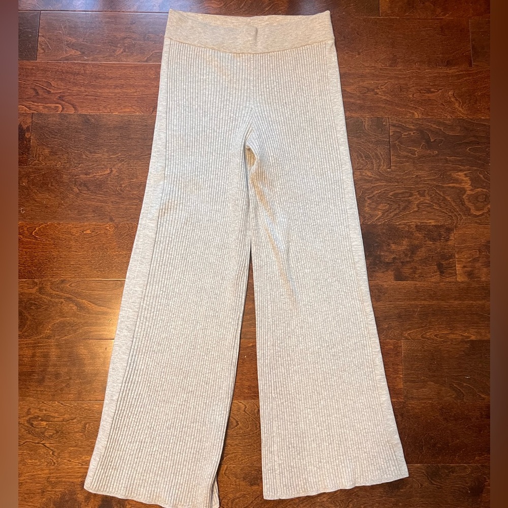 NWT Aerie Grey Lounge Pants…Size Large